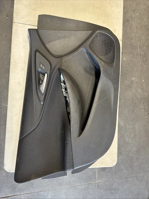 2016-2025 CHEVROLET MALIBU TAMPA DE ACABAMENTO PAINEL PORTA LATERAL ESQUERDA DIANTEIRO DO MOTORISTA FABRICANTE DE EQUIPAMENTO ORIGINAL - Imagem 1 de 4