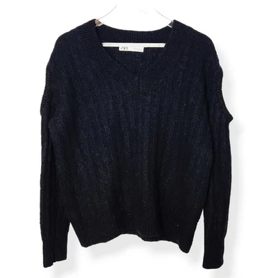 Suéter Pullover Zara Para Mujer Negro Grueso Tejido Hombro Frío Talla Mediana Foto 1 de 4