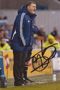 MIDDLESBROUGH: TONY MOWBRAY SIGNED 6x4 ACTION PHOTO+COA - Picture 1 of 1