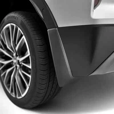 Protectores contra salpicaduras traseros Cadillac XT4 2024-2025 en negro GM OEM 84846154 Foto 1 de 3