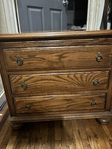 Ethan Allen Royal Charter CHAIRSIDE - Picture 1 of 2