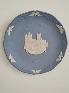 Vintage Wedgwood Jasper Ware Christmas Plate -1986 - Picture 1 of 2