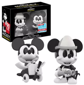 ESCLUSIVO MOUSE NYCC TOPOLINO 90 ANNI MINI FIGURA 2PK POMPIERE & AEREO PAZZO - Foto 1 di 3