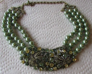 HEIDI DAUS "FANTASY IN FLIGHT" DRAGONFLY CRYSTAL & GREEN PEARL BIB NECKLACE - Picture 1 of 8