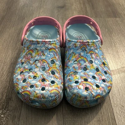 Crocs x Lisa Frank Niño Talla 3 Juvenil Zapatos Zuecos Azul Rosa Unicornios Arco Iris Foto 1 de 4