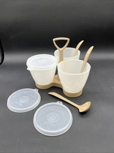 NEU Tupperware 3 Gewürzbehälter Servierer mit Deckel & Löffel beige hellbraun 757-3 Vintage - Bild 1 von 5