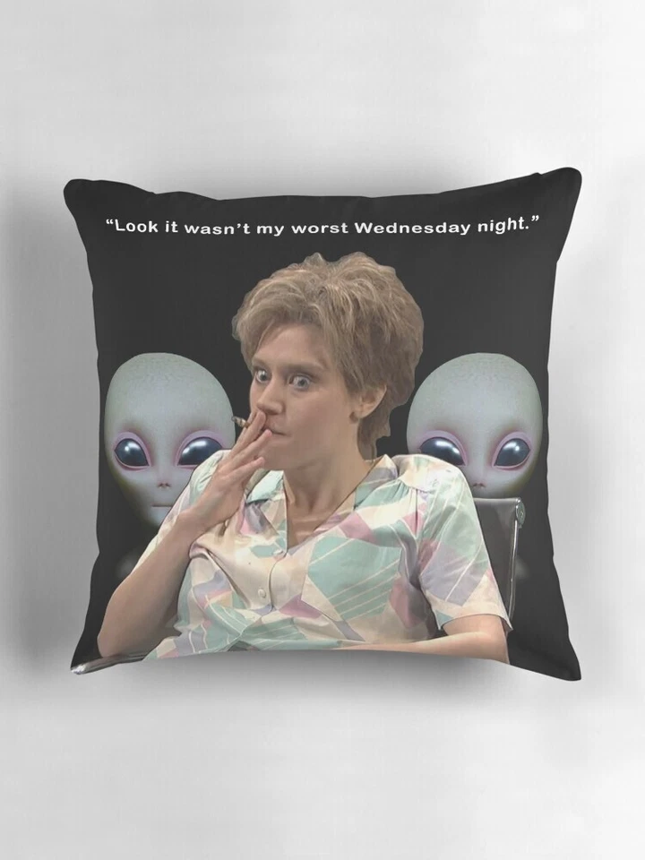 Funda de almohada Kate Mckinnon Aliens dos lados 16", 18", 20", Miss Rafferty, SNL Foto 1 de 3