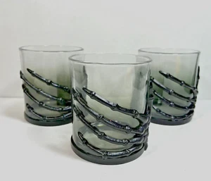 Juego de 3 vasos de vidrio ombre ahumado de metal negro MANO ESQUELETO gótico Halloween - Imagen 1 de 8