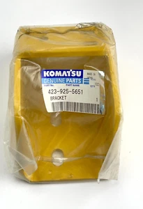 Genuine OEM Komatsu 423-925-5651 Bracket *NEW* - Picture 1 of 1