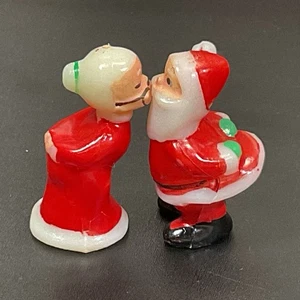 Statuine natalizie vintage in miniatura bacio Babbo Natale e signora Babbo Natale plastica dura  - Foto 1 di 5