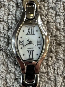 Unbranded Silver Tone Band & Case Womens Fashion Watch MOP Dial New Battery - Picture 1 of 4