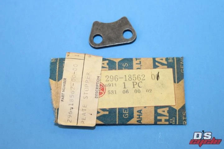 Placa de rolha NOS YAMAHA 1972 U7E 2 PEÇAS # 296-18562-01-00 - Imagem 1 de 1