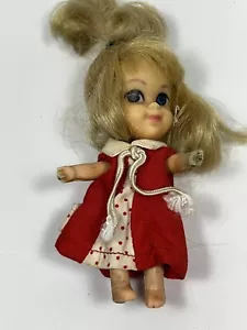 Bambola giocattolo pieghevole bionda Mattel Little Kiddle 1965 vintage 3,5” 3 abiti scarpe - Foto 1 di 19