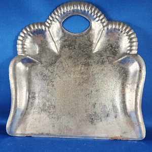 Vintage Aluminum Dustpan Crumb Catcher Silver Metal Tin Scalloped Edge - Picture 1 of 4
