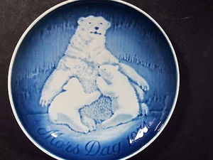 Bing & Grondahl MOTHER'S DAY 1974 POLAR BEAR & CUBS Annual Plate MIB - Picture 1 of 2