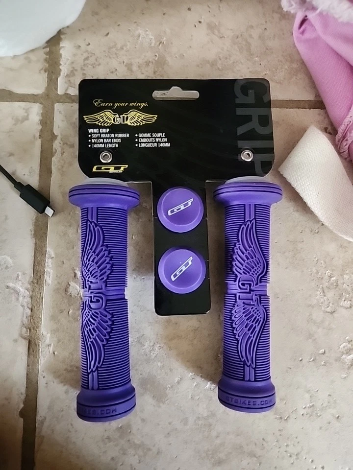 GT BMX Grips Winged Style Dyno Compe Air  Wing Wings Rare Purple New Nos  - Image 1 of 1