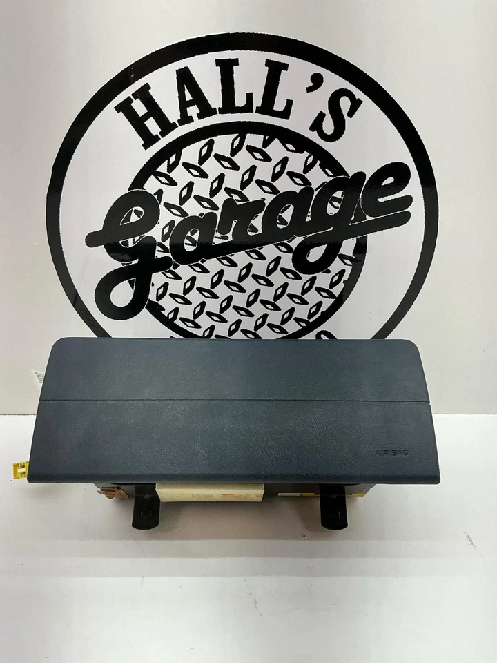 Air Bag CHEVY PICKUP 1500 passenger dash 97 98 99 - Image 1 of 4