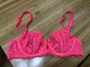 Reggiseno semi foderato Victoria Secret taglia 34B pizzo rosa neon - Foto 1 di 5