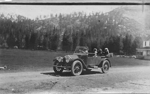 ANTIGUA POSTAL DE AUTOMÓVIL RPPC FOTO REAL 4 PERSONAS PARA DAR UN PASEO SIN USAR - Imagen 1 de 2