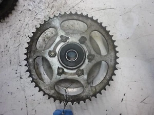 SUZUKI 78 79 GS550E GS 550 PORTAPIÑONES CUBO RUEDA TRASERA OEM - Imagen 1 de 6