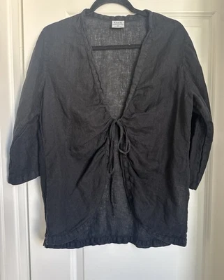 Blusa túnica de lino mediana de algodón Click by Color Me negra abierta desde la corbata Foto 1 de 4