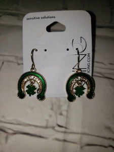 Neu mit Etikett Icing Hufeisen Kleeblatt Ohrhänger St. Patricks Day Lucky - Bild 1 von 1