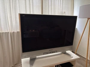 Panasonic TV 42 Zoll mit Fuß und Wandhalterung - Bild 1 von 5