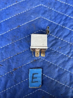 1986-1993 Volvo 240 244 245 260 1235893 Power Window Relay OEM #3802E - Image 1 of 4