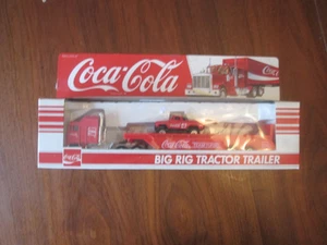 Remolque tractor Coca Cola Big Rig 1988 de colección con camión monstruo 1/64 nuevo en stock - Imagen 1 de 4