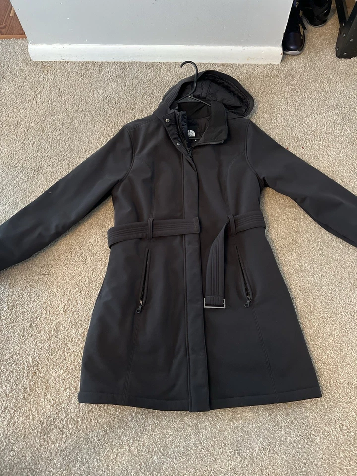 Женская куртка среднего веса The North Face размер средний - Изображение 1 из 4