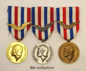 3 Médailles d'Honneur de l'Aéronautique. Attribuée au même personne. 1988/1993 - Foto 1 di 3