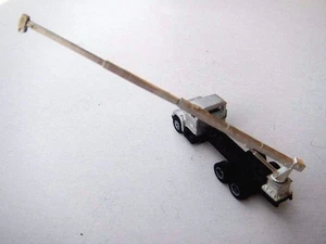 N Scale Medium Duty Crane on Pedestal Mount Kit  -truck not included. (64) - Picture 1 of 3