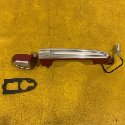 Cadillac XT5 2019-2024 lado del conductor izquierdo manija de puerta delantera luz LED ROJA OEM Foto 1 de 4