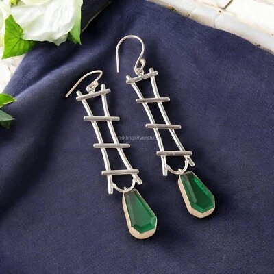 Pendientes colgantes de plata de ley 925 con piedras preciosas de aniversario de esmeralda verde mayo Foto 1 de 4