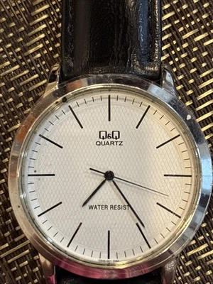 Q&Q FUNDA PLATEADA PARA HOMBRES/ESFERA BLANCA IPS BANDA DE CUERO RESISTENTE AL AGUA BATERÍA NUEVA Foto 1 de 4