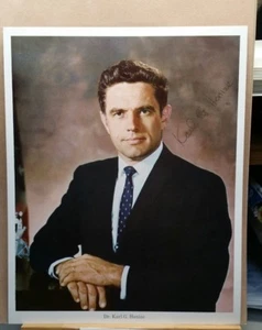 FOTO AUTOGRAFIADA DE ASTRONAUTA DE LA NASA DR. KARL G. HENIZE 8X10 - Imagen 1 de 3