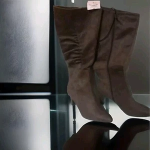womans Boots High Heel suede  New East 5th Sz 10M Side Zipper NEW w TAG - Picture 1 of 6