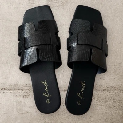 WOMENS LADIES FLAT SUMMER SLIDERS SLIDES BEACH SLIP ON MULES SANDALS SHOES BLACK - Image 1 of 4