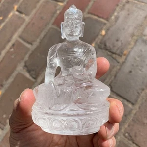 Buddha sitzend, in klarem Quarz 'gefütterte Truhe' (260gr) - Bild 1 von 1