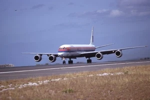 United Airlines Douglas DC-8 vecchi colori reg nascosto 1991 - diapositiva Kodachrome 35 mm - Foto 1 di 1