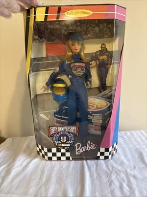 Barbie NASCAR 1998 50 aniversario edición coleccionista ~ rubia #20442 Foto 1 de 4