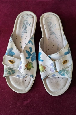 Sandalia Flyflot de cuero antichoque con cuña sin cordones talla 7 eur 41 usada dos veces usada Foto 1 de 4