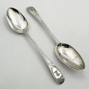 PAR DE CUCHARADITAS GEORGIANAS CON CRESTA PLATA ESTERLINA Londres 1806 P&W Bateman - Imagen 1 de 5