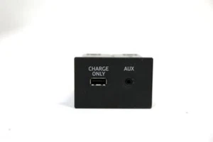 AUDI A6 (4G, C7) USB AUX Adapter USB Anschluss 4G0035726 - Picture 1 of 3