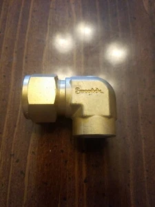 1- Crawford Swagelok Brass 90 Fitting, 5/8" Tube x 3/8 FNPT - Picture 1 of 3