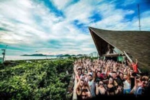 Warung Club in Praia Brava Live Club Nights DJ-Sets Compilation (2007 - 2024) - Bild 1 von 8