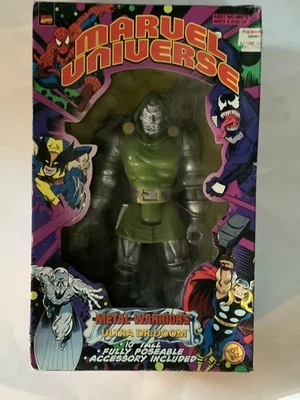 Boneco Marvel Universe Ultra Dr.Doom 10" - Imagem 1 de 4
