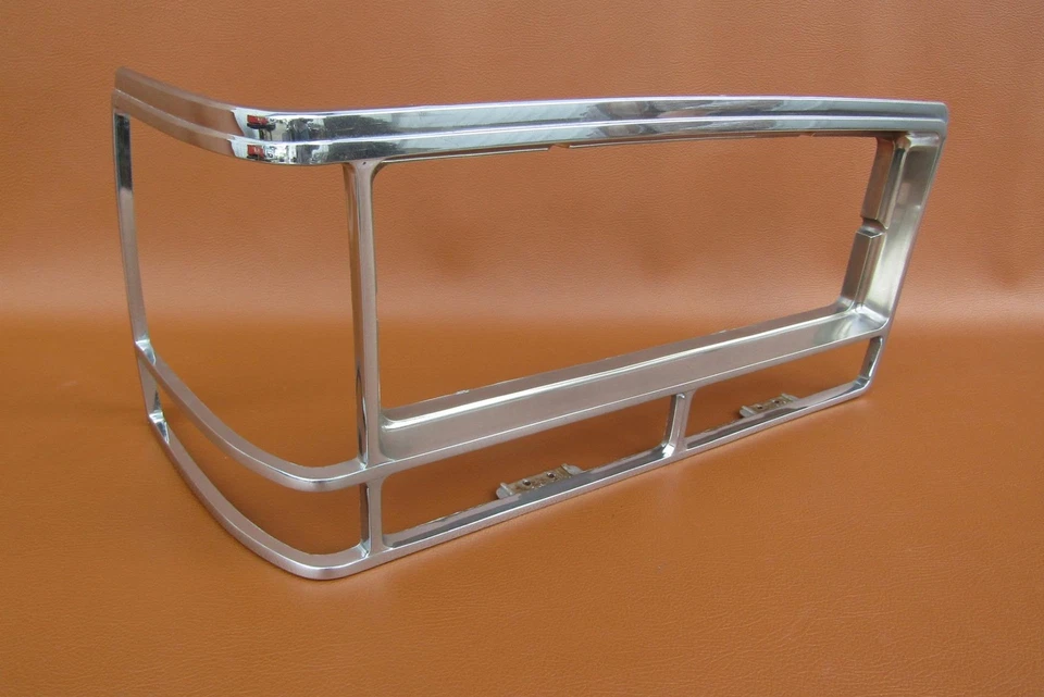 Cadillac Seville 1980-1985 bonito original GM RH pasajero faro bisel # 1628784 Foto 1 de 4