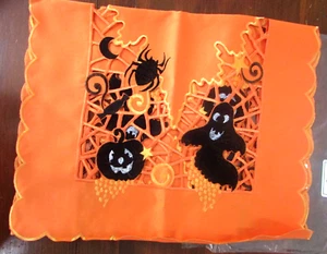 Neu in Verpackung Lillian Vernon Halloween Kürbisse Geister Tischläufer 4 Tischset Set - Bild 1 von 4