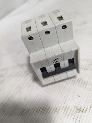 Entrelec LR88297 Circuit Breaker, 20A, 600VAC, 3-Pole - Image 1 of 4